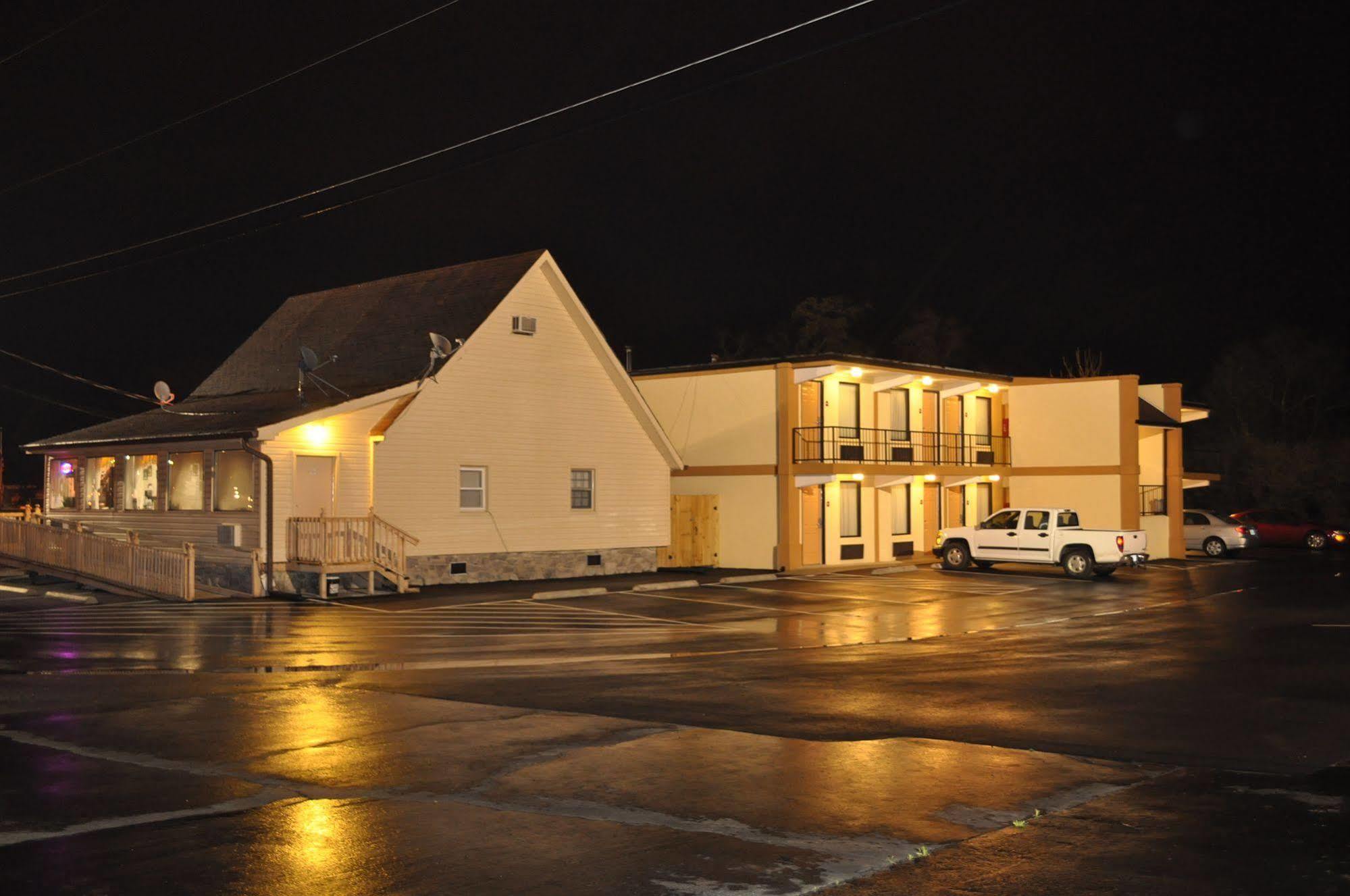 Drakes Creek Inn - Formerly The Relax Inn Хендерсънвил Екстериор снимка
