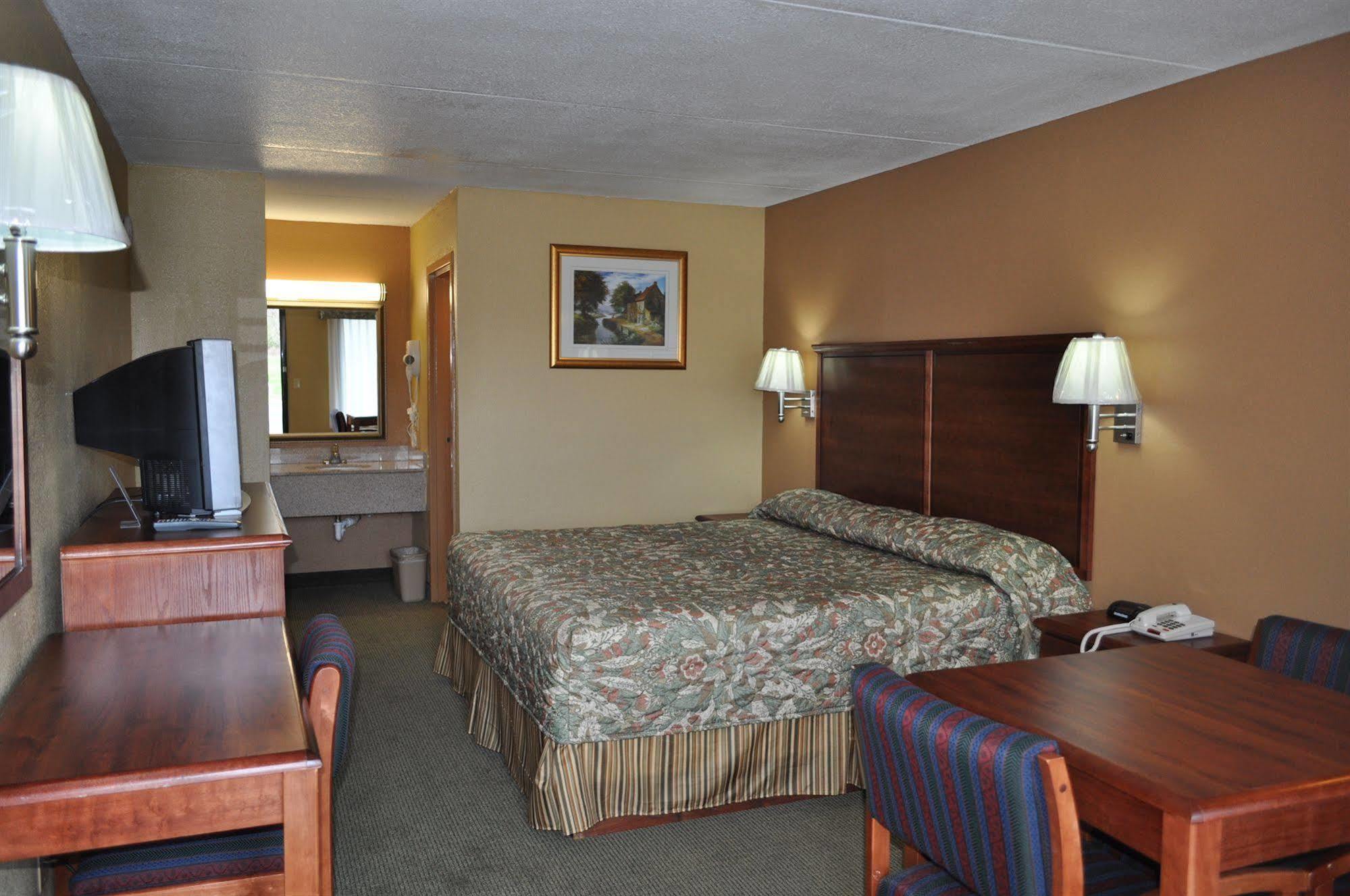 Drakes Creek Inn - Formerly The Relax Inn Хендерсънвил Екстериор снимка
