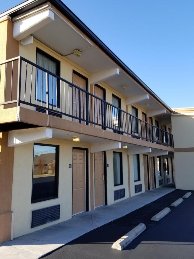 Drakes Creek Inn - Formerly The Relax Inn Хендерсънвил Екстериор снимка